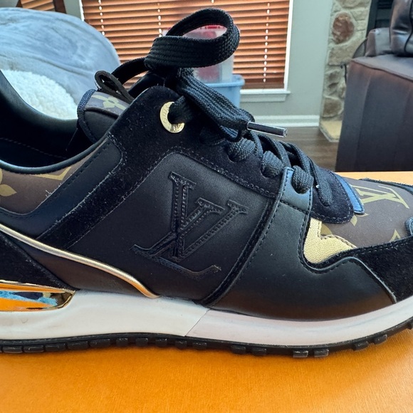 Louis Vuitton Runaways - Picture 7 of 9